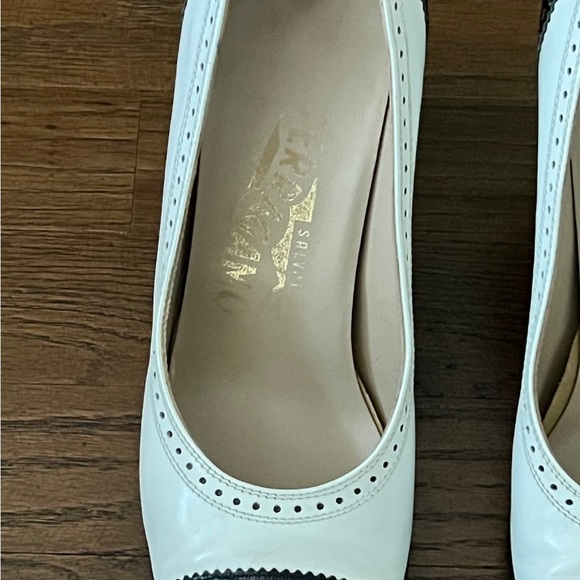 Salvatore Ferragamo Black and White Spectator Heel - Picture 5 of 10